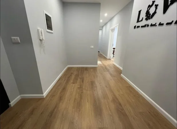 Tirane, jepet me qera apartament duplex 2+1+Ballkon , 100 m² 800 € 