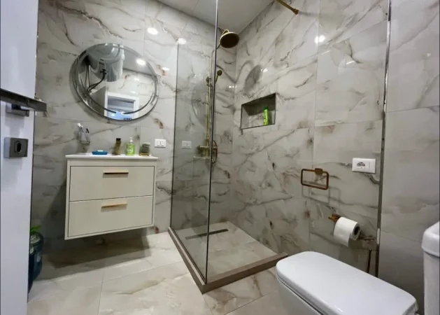Tirane, jepet me qera apartament duplex 2+1+Ballkon , 100 m² 800 € 