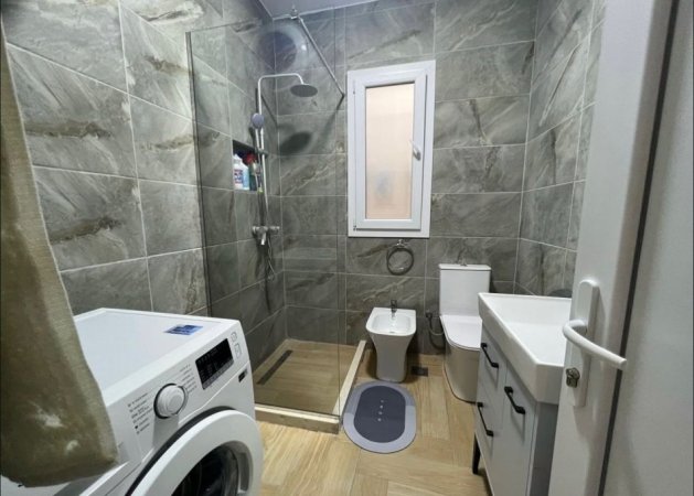 Tirane, jepet me qera apartament 2+1 , 100 m² 630 € 