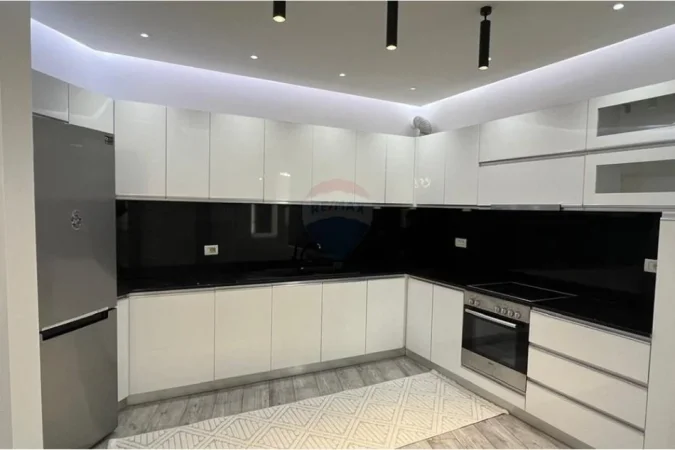 Tirane, shitet apartament 2+1+Ballkon Kati 7, 85 m² 130.000 € (loni ligori)