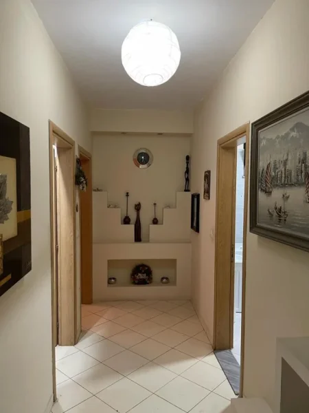 Tirane, jepet me qera apartament 2+1+Ballkon Kati 4, 80 m² 450 € (Big Market , Astir)