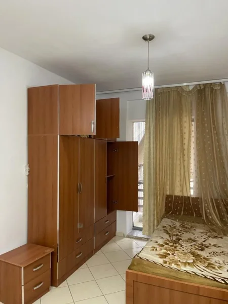 Tirane, jepet me qera apartament 2+1+Ballkon Kati 4, 80 m² 450 € (Big Market , Astir)