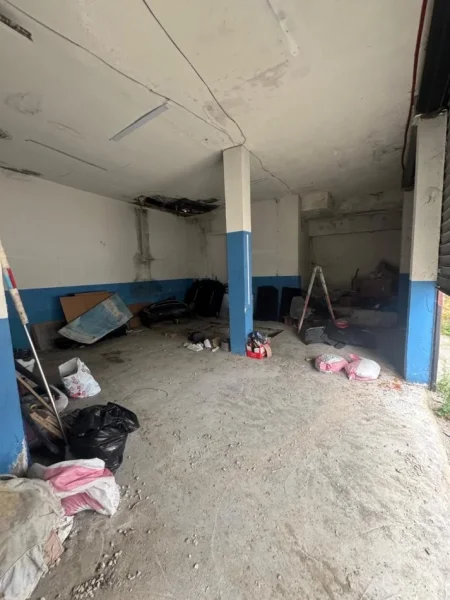 Tirane, jepet me qera garazh | vend parkimi Kati 0, 100 m² 150 € (Rruga Dhimiter Kamarda)