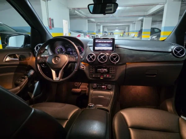 Tirane, shes makine Benz