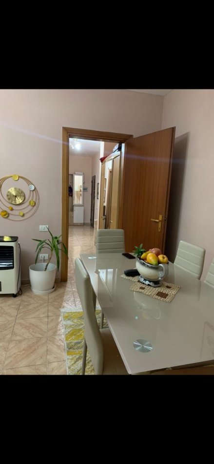 Tirane, jap me qera apartament 1+1+Aneks+Ballkon , 77 m² 421 € (Viktor Eftimiu)