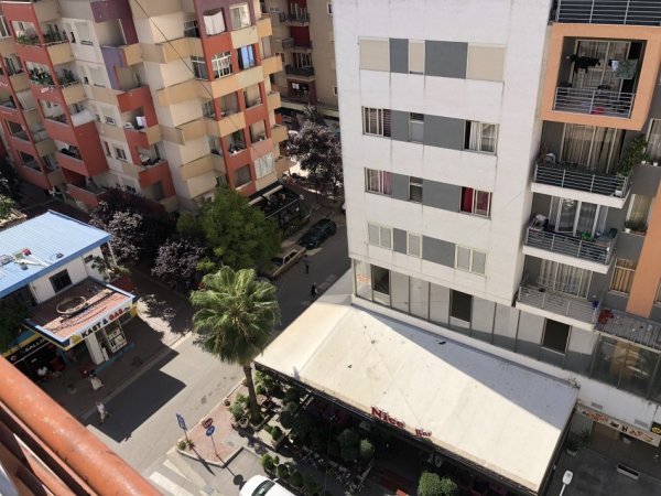 Tirane, jepet me qera apartament 1+1+Ballkon Kati 7, 65 m² 400 € (Aleksandri i madh)