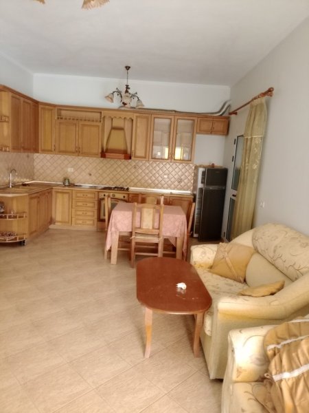 Tirane, shitet shtepi 2+1+Ballkon Kati 2, 240 m² 270.000 € (ALLIAS-TIRANË)