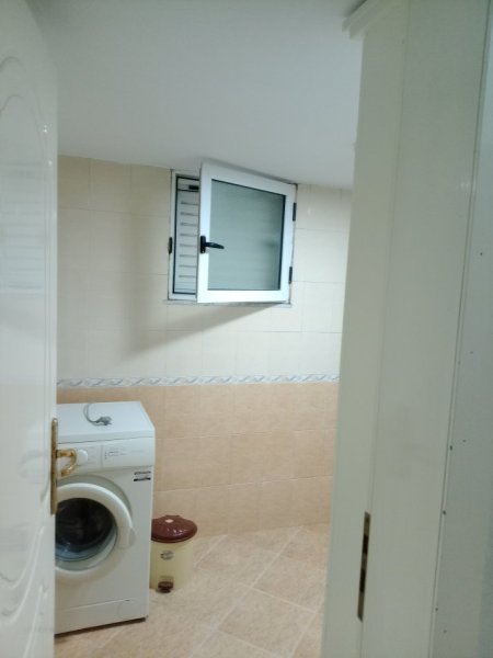 Tirane, shitet shtepi 2+1+Ballkon Kati 2, 240 m² 270.000 € (ALLIAS-TIRANË)