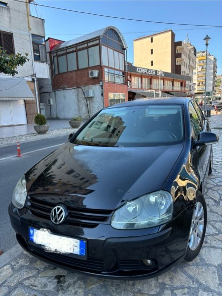 Shkoder, shitet makine Golf 5 Nafte, e zeze manuale Kondicioner 3.500 €