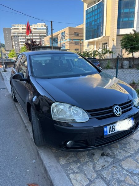 Shkoder, shitet makine Golf 5 Nafte, e zeze manuale Kondicioner 3.500 €