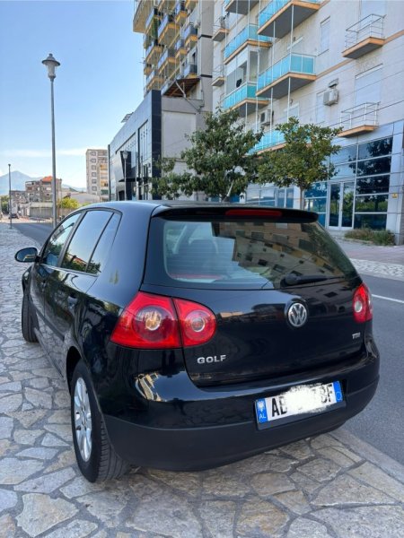 Shkoder, shitet makine Golf 5 Nafte, e zeze manuale Kondicioner 3.500 €