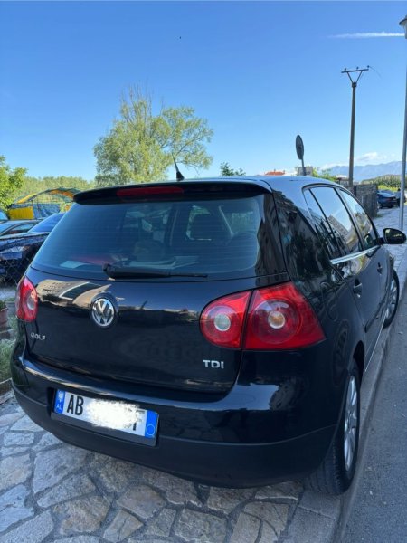 Shkoder, shitet makine Golf 5 Nafte, e zeze manuale Kondicioner 3.500 €