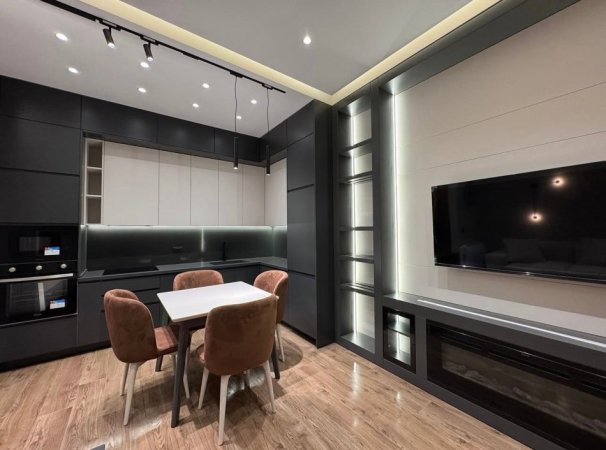 Tirane, jepet me qera apartament 1+1 Kati 5, 70 m² 900 € (Rruga Kavajes, Kompleksi Deliorgji)