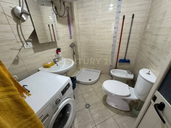 Shqiperi, shitet 1+1+Ballkon Kati 5, 60 m² 75.000 € (SHKEMBI I KAVAJES !)