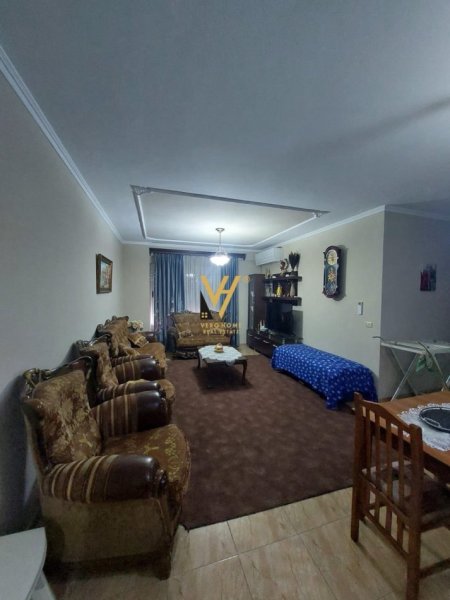 Tirane, jepet me qera apartament 2+1+Ballkon Kati 2, 110 m² 500 € (ASTIR)
