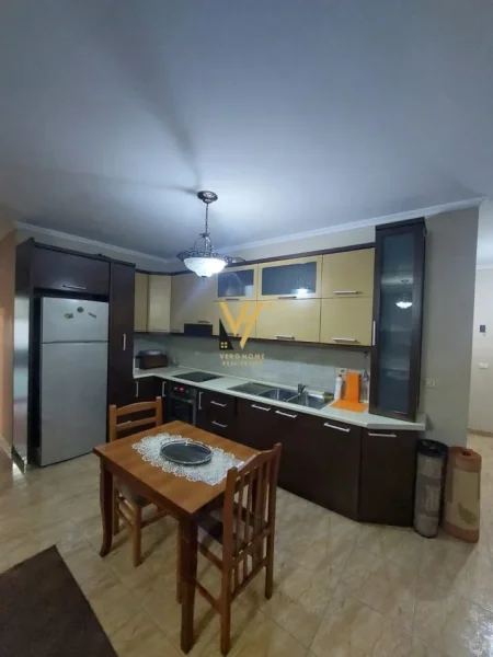 Tirane, jepet me qera apartament 2+1+Ballkon Kati 2, 110 m² 500 € (ASTIR)