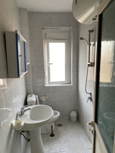 Tirane, jepet me qera apartament 2+1+Ballkon Kati 4, 51 m² 450 €