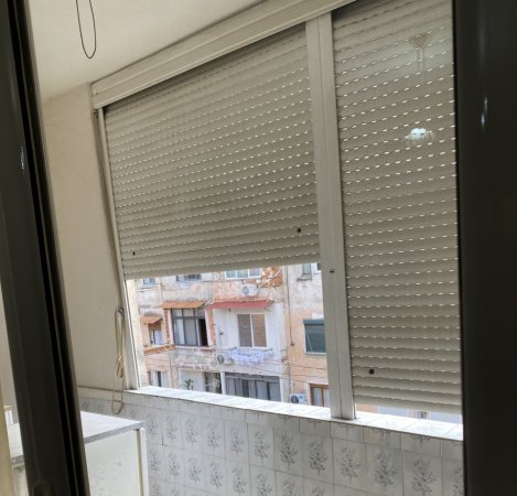 Tirane, jepet me qera apartament 2+1+Ballkon Kati 4, 51 m² 450 €