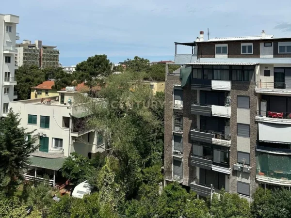 Durres, shitet apartament 2+1+Ballkon Kati 5, 110 m² 103.000 € (Rruga Liria)