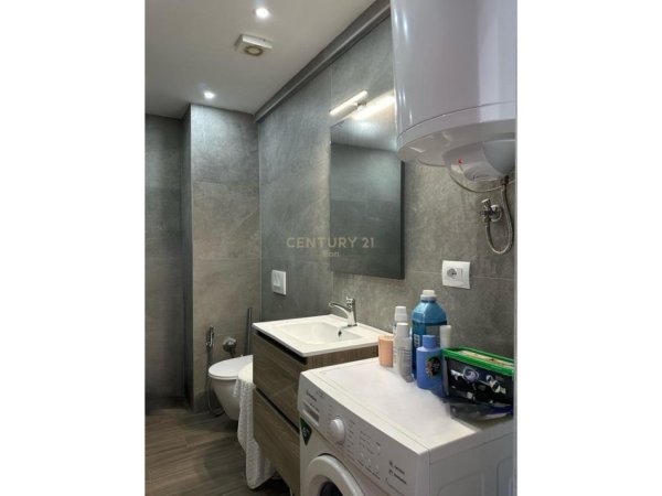 Durres, shitet apartament 2+1+Ballkon Kati 5, 110 m² 103.000 € (Rruga Liria)