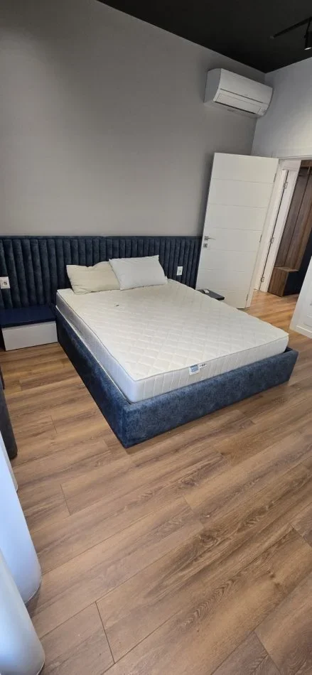 Tirane, jepet me qera apartament 1+1 Kati 8, 70 m² 800 € (Kompleksi Square 21)