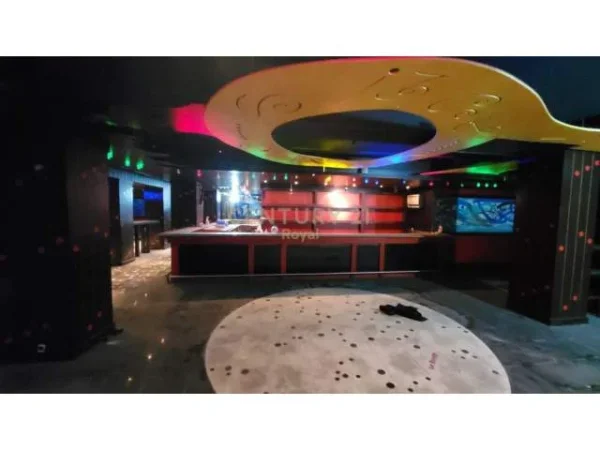 Tirane,350 m² 2000 Euro, open space - i pershtatshem per shumellojshmeri biznesesh si supermarket, palester etj.