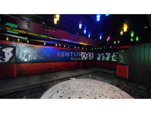 Tirane,350 m² 2000 Euro, open space - i pershtatshem per shumellojshmeri biznesesh si supermarket, palester etj.