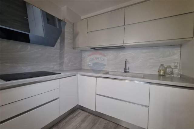 Tirane, jepet me qera apartament 2+1+BLK 95 m² 1.000 Euro (rruga elbasanit)