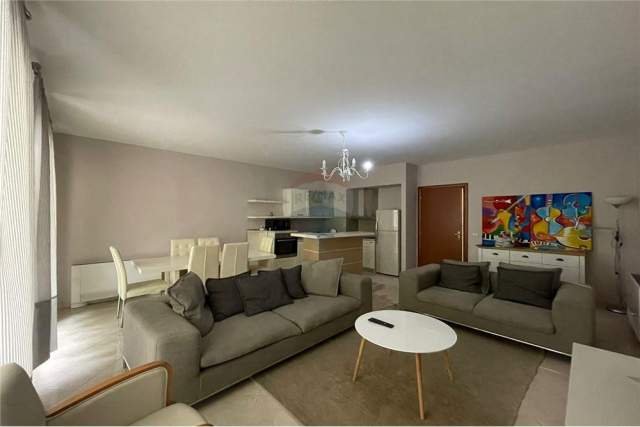 Tirane, jepet me qera apartament 131 m² 1.000 Euro (bllok)