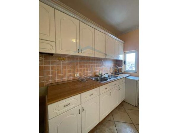 Tirane, shitet apartament 1+1+BLK Kati 5, 169 m² 134.000 Euro (Medreseja)