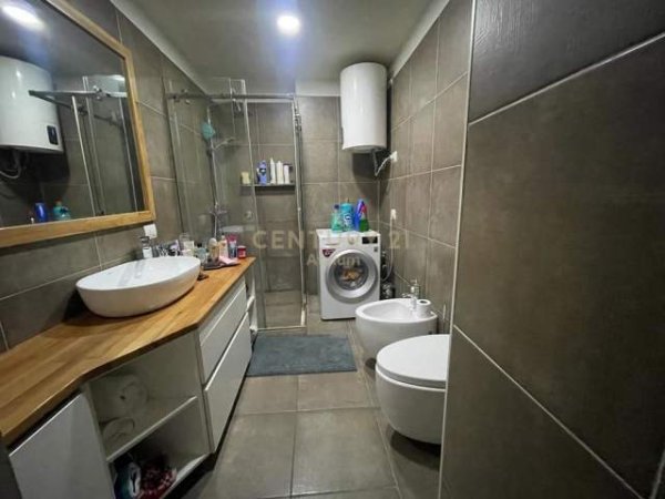 Tirane, shitet apartament 1+1 Kati 2, 85 m² 115.000 Euro (Rruga e Manjolave)