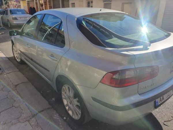 Tirane, shes makine Renault Laguna Viti 2001, 1.700 Euro