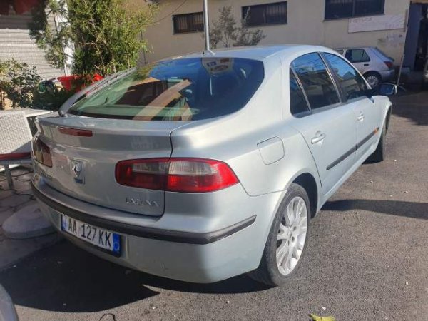 Tirane, shes makine Renault Laguna Viti 2001, 1.700 Euro