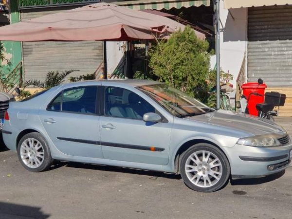 Tirane, shes makine Renault Laguna Viti 2001, 1.700 Euro