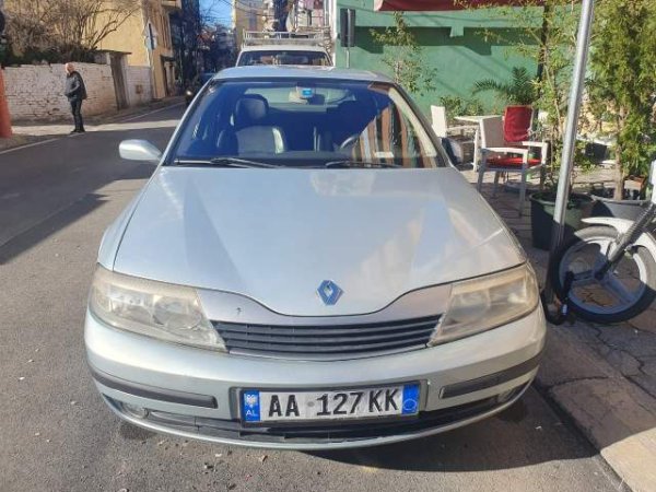 Tirane, shes makine Renault Laguna Viti 2001, 1.700 Euro