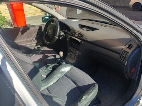 Tirane, shes makine Renault Laguna Viti 2001, 1.700 Euro