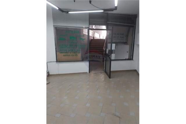 Tirane, jepet me qera dhome 1+1 Kati -1, 34 m² 300 Euro (Blv. George W Bush)