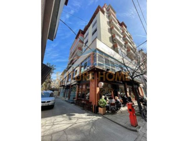 Tirane, jepet me qera ambjent biznesi Kati 1, 200 m² 3500 Euro (Rruga e Elbasanit)