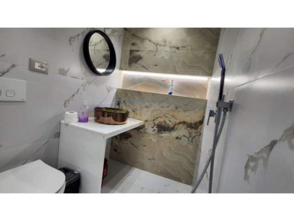 Tirane, shitet apartament 1+1 Kati 5, 63 m² 115.000 Euro (Qender)