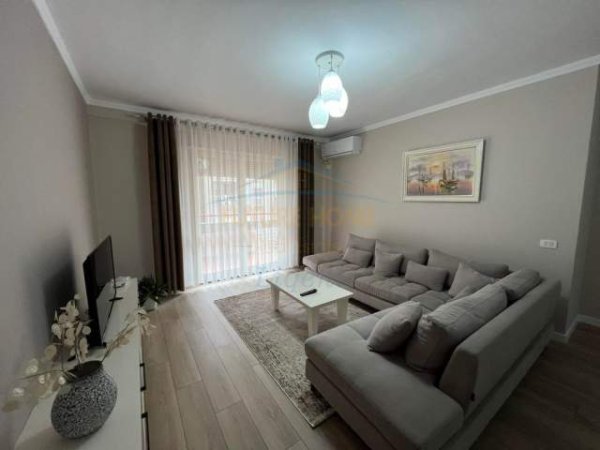 Tirane, jepet me qera apartament 3+1+BLK Kati 3, 120 m² 950 Euro (Kopshti Botanik)