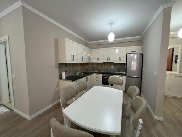 Tirane, jepet me qera apartament 3+1+BLK Kati 3, 120 m² 950 Euro (Kopshti Botanik)
