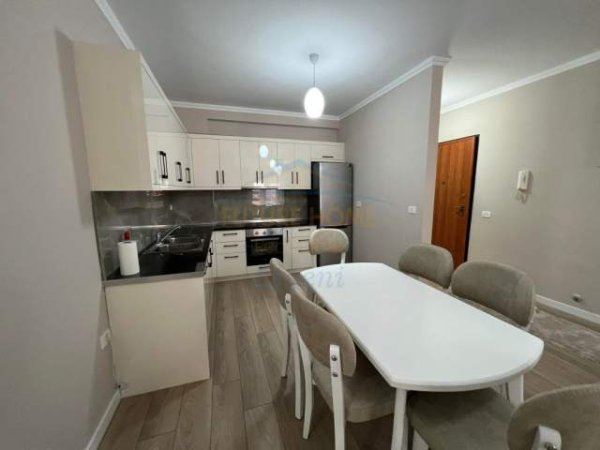 Tirane, jepet me qera apartament 3+1+BLK Kati 3, 120 m² 950 Euro (Kopshti Botanik)