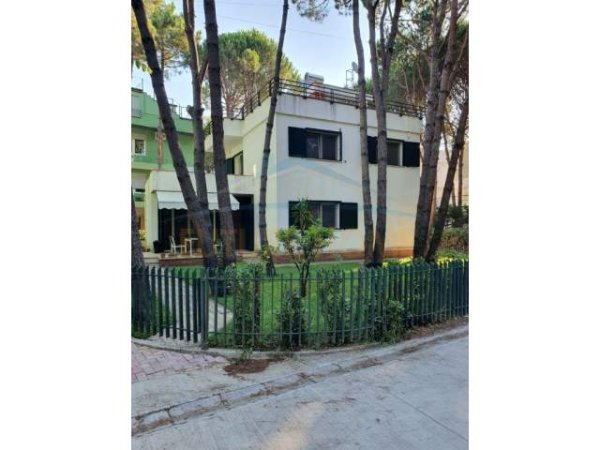 Durres, shitet Vile 3+1+A+BLK Kati 2, 408 m² 400.000 Euro (Qerret)