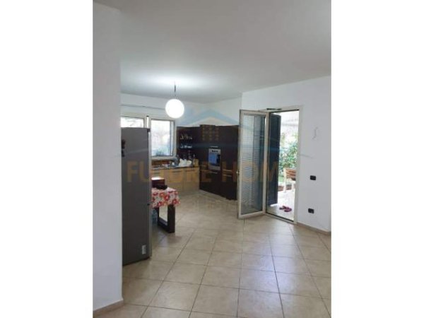Durres, shitet Vile 3+1+A+BLK Kati 2, 408 m² 400.000 Euro (Qerret)