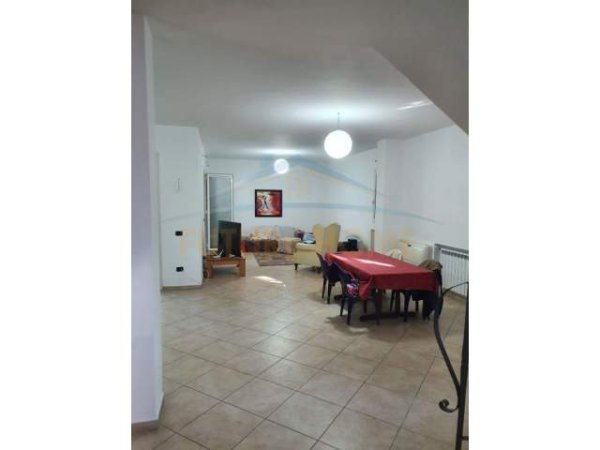Durres, shitet Vile 3+1+A+BLK Kati 2, 408 m² 400.000 Euro (Qerret)
