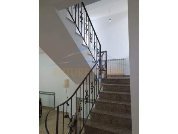 Durres, shitet Vile 3+1+A+BLK Kati 2, 408 m² 400.000 Euro (Qerret)