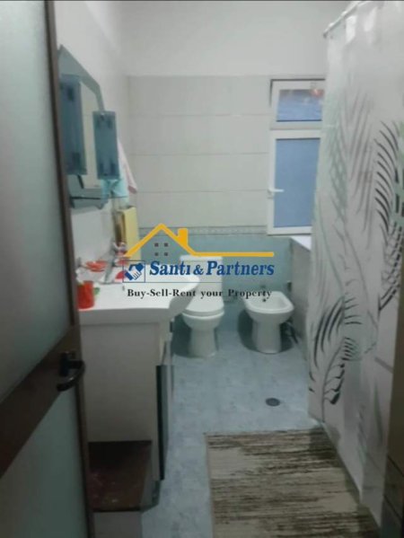 Tirane, jap me qera Vile 3+1+A+BLK Kati 2, 120 m² 1.000 Euro (Rruga Elbasanit)