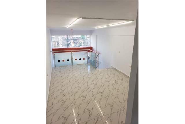 Tirane, jepet me qera dyqan Kati 0, 60 m² 450 Euro (Siri Kodra)
