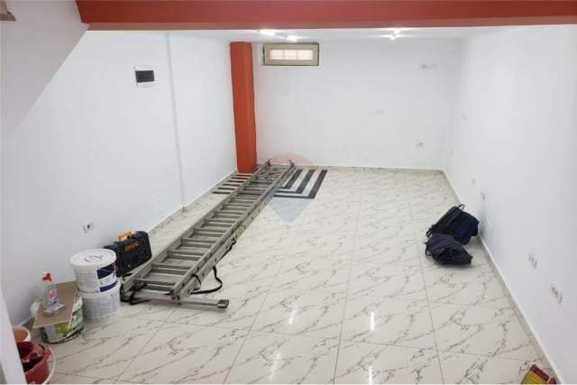 Tirane, jepet me qera dyqan Kati 0, 60 m² 450 Euro (Siri Kodra)
