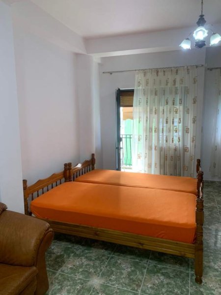 Tirane, jepet me qera garsonier 1+1+BLK Kati 3, 50 m² 300 Euro (prapa Syrit te Kalter)